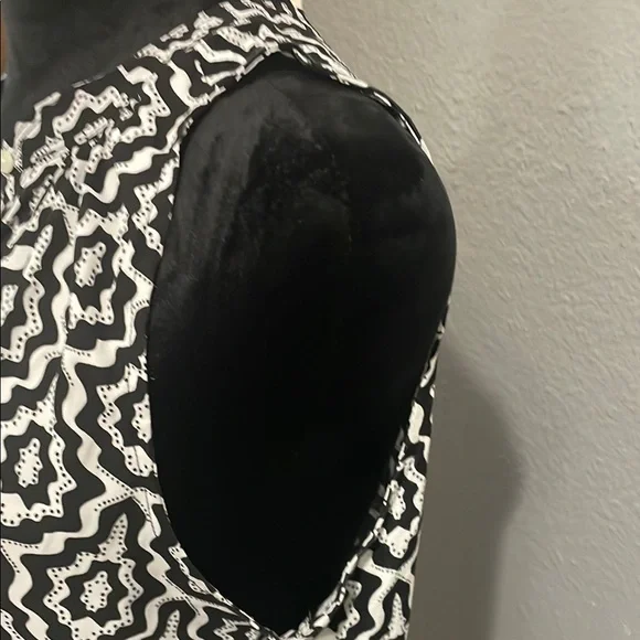 LOFT Black and White Patterned Women's Top - Picture 3 of 7